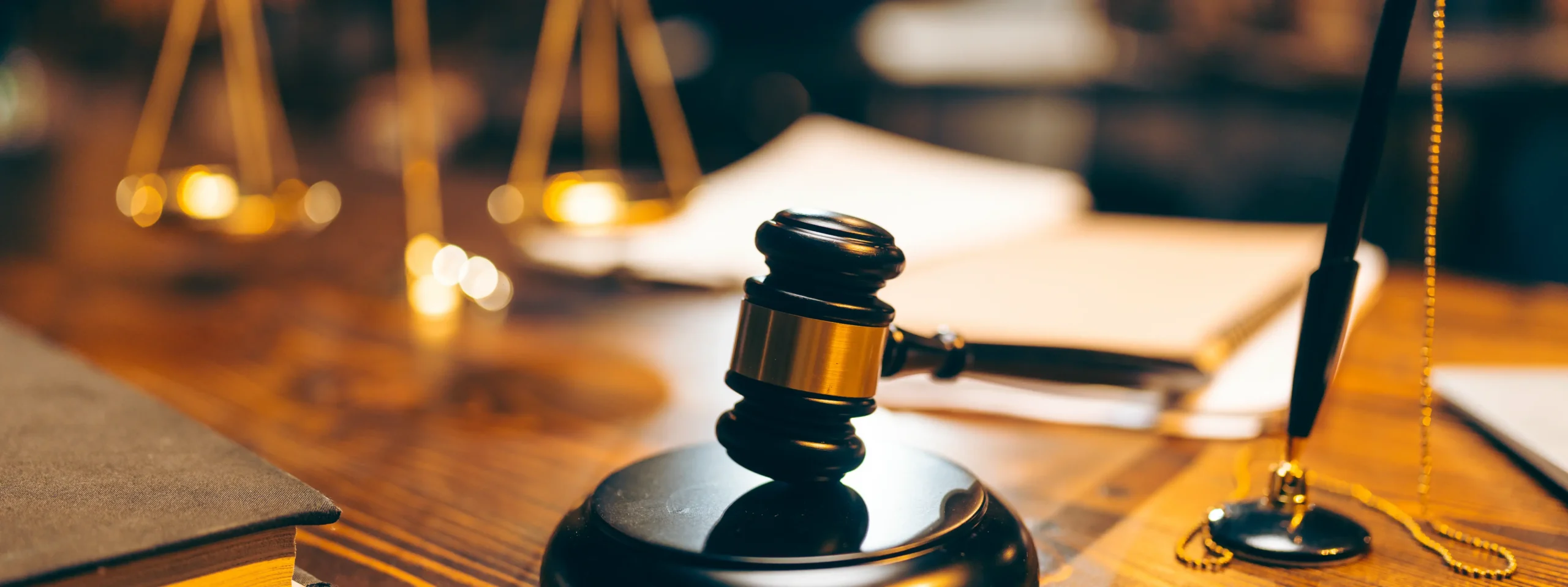 Defensa legal sólida ante los tribunales frente a resoluciones de la administración.